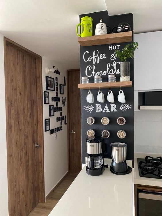 chalkboard-or-whiteboard-small-kitchen-wall-decor-ideas