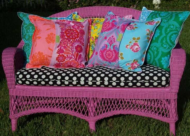 colorful-cushions-and-throw-pillows