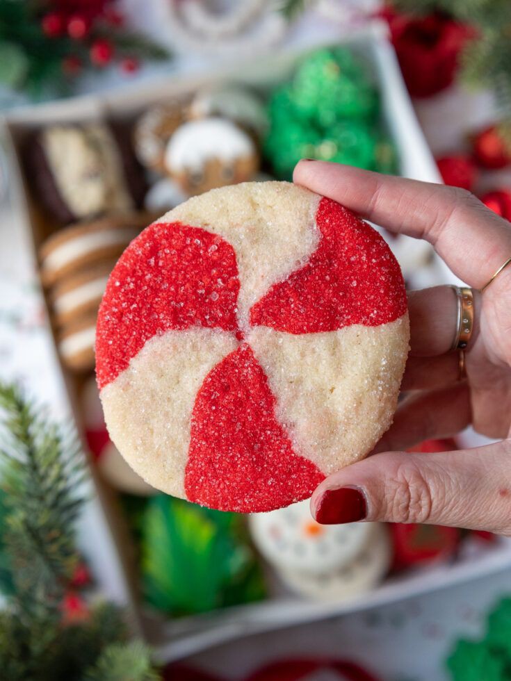 red-and-white-swirled-sugar-cookies-vakentine-cookie-decorating-ideas