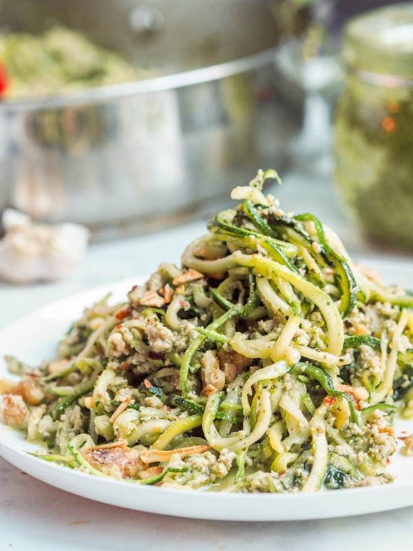 zucchini-noodles-wity-pesto-and-grilled-chicken