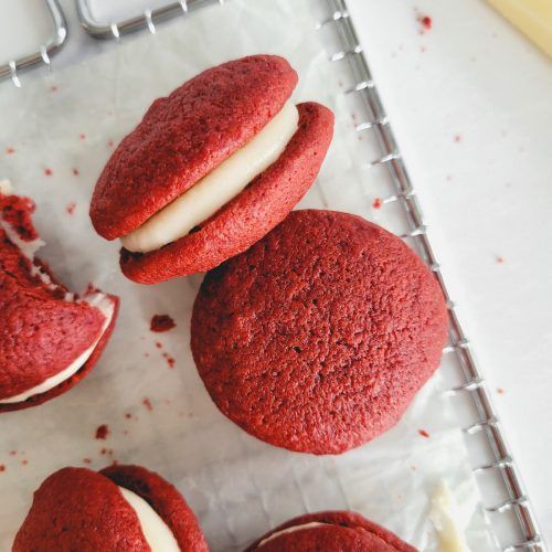 red-velvet-cookie-sandwiches-valentine-cookie-decorating-ideas