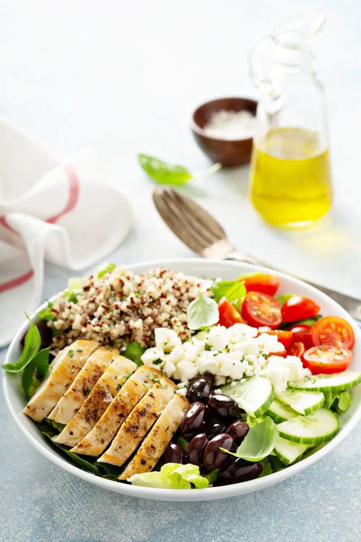 greek-salad-with-grilled-chicken