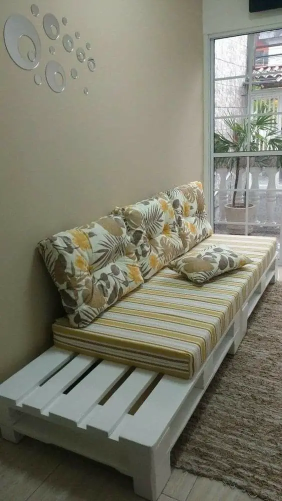 wood-pallet-sofa