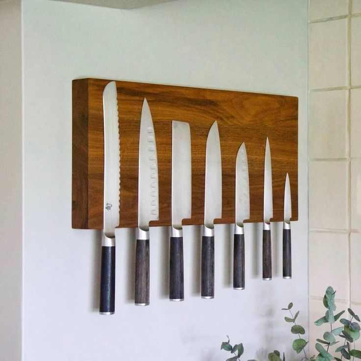 magnetic-knife-display-small-kitchen-wall-decor-ideas