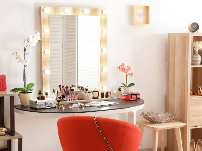 11 CUTE MAKEUP VANITY DECOR IDEAS