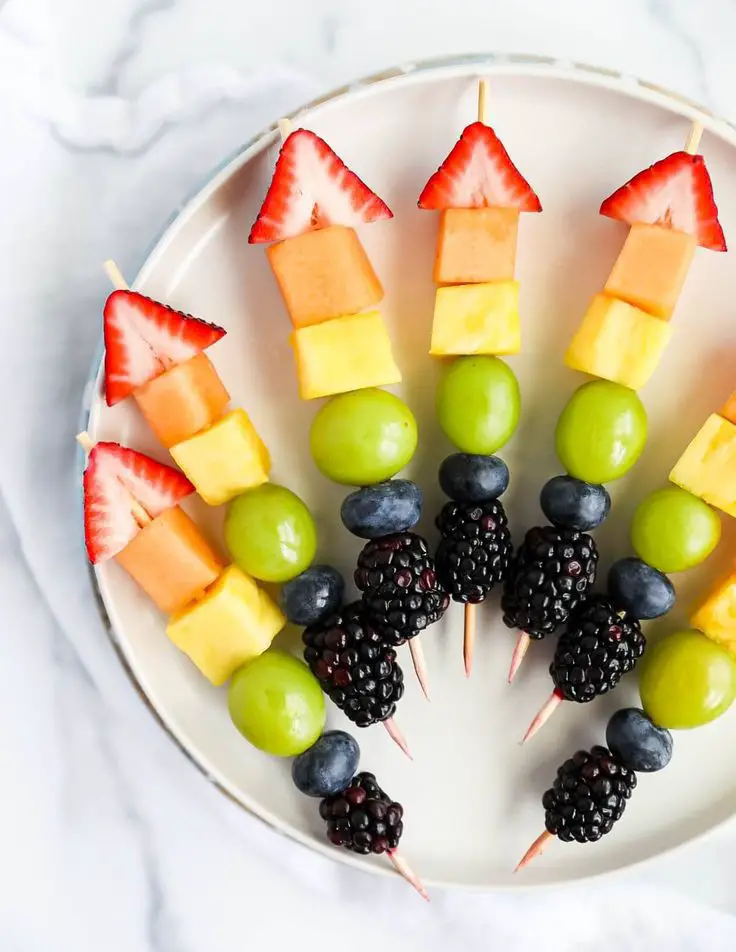 rainbow-fruit-skewers-st-patrick's-day-themed-snacks