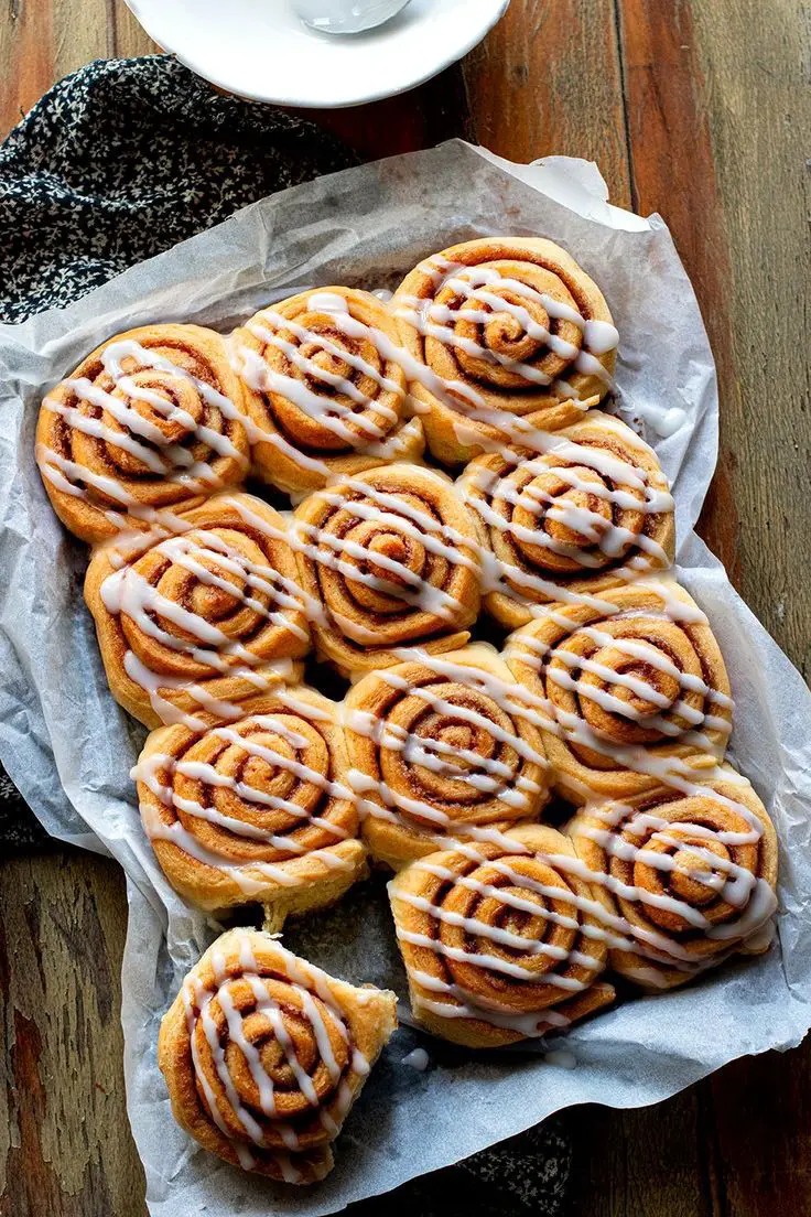 cinnamon-rolls-easter-brunch-recipes