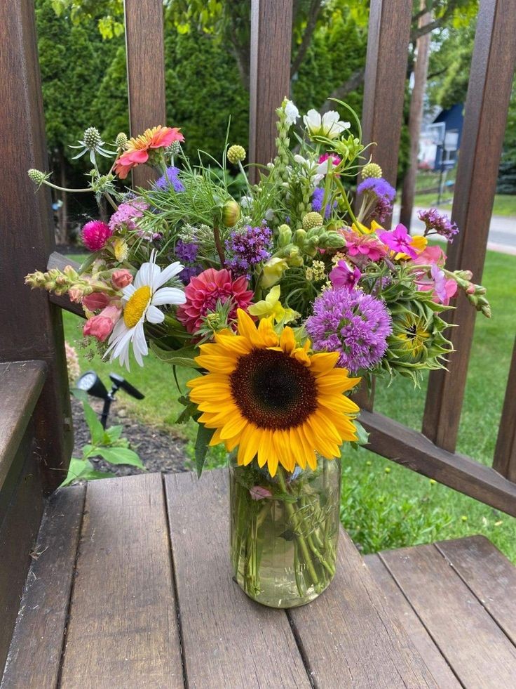 wild-flower-mix-in-mason-jars-spring-flower-arrangements