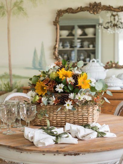 wildflower-basket-spring-centerpiece-ideas