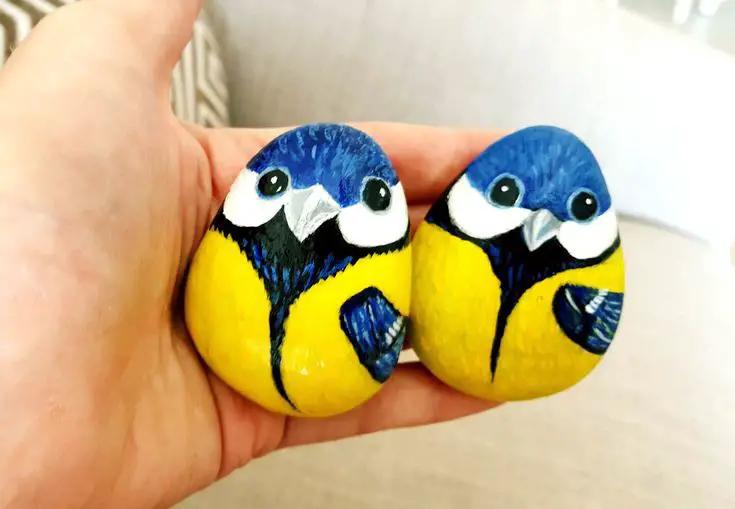 easter-chickadee-rock