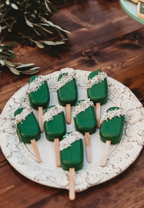 green-desert-bar-st-patrick's-day-party-ideas