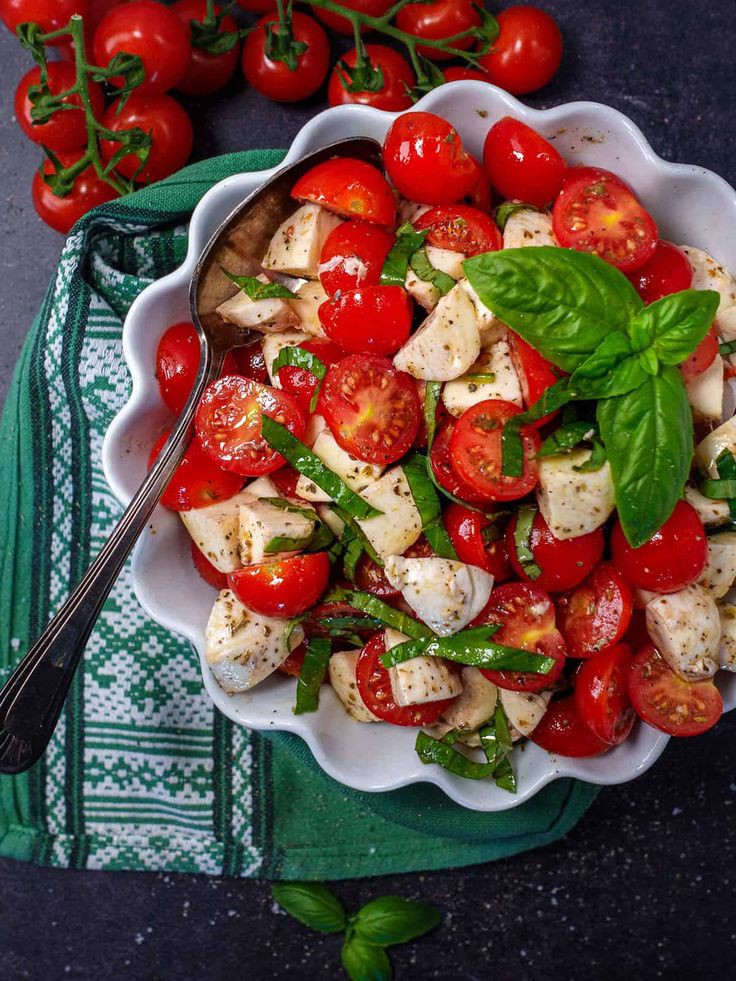 caprese-salad-easter-dinner-recipes