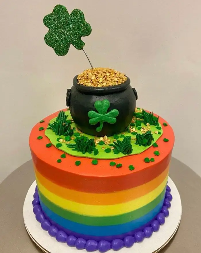 pot-of-pinata-gold-st-patrick's-day-party-ideas