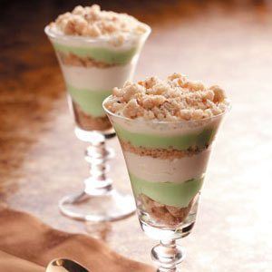 pistachio-pudding-parfaits-st-patrick's-day-themed-snacks