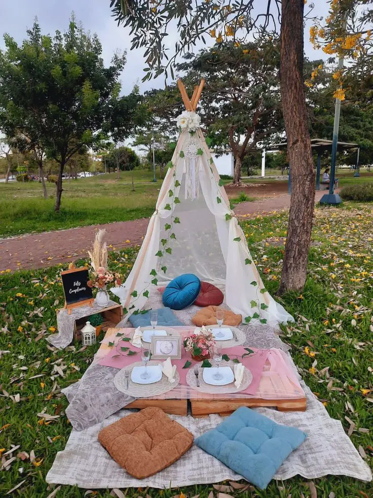 blanket-fort-or-tent-spring-picnic-ideas