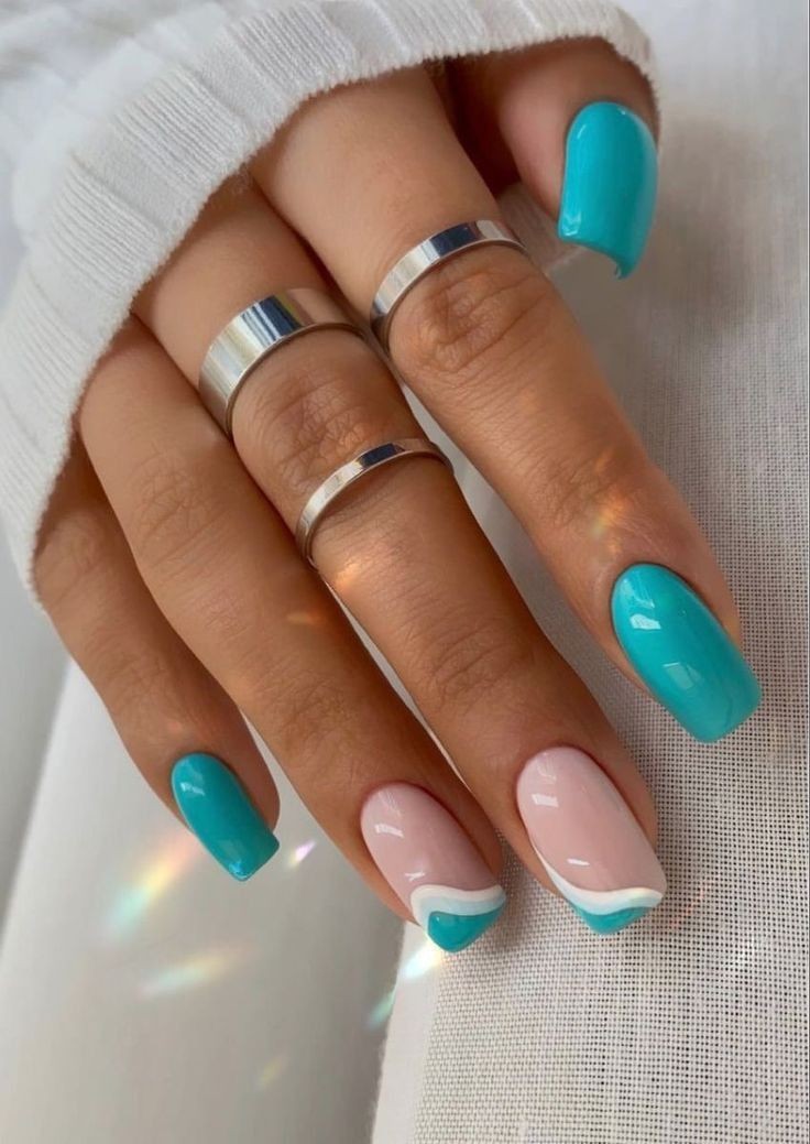 minimalist-lines-spring-nail-art-designs