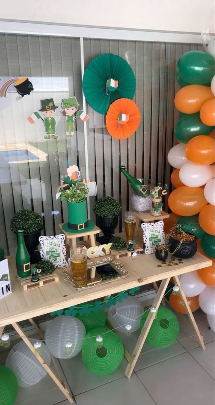 desk-decoration-contest-st-patrick-day-office-ideas