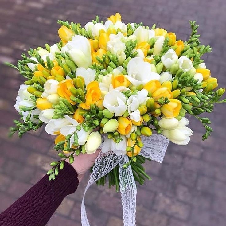 freesia-and-lily-bouquet