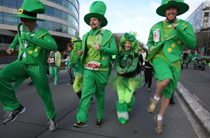 leprechaun-relay-race-st-patrick's-day-party-ideas