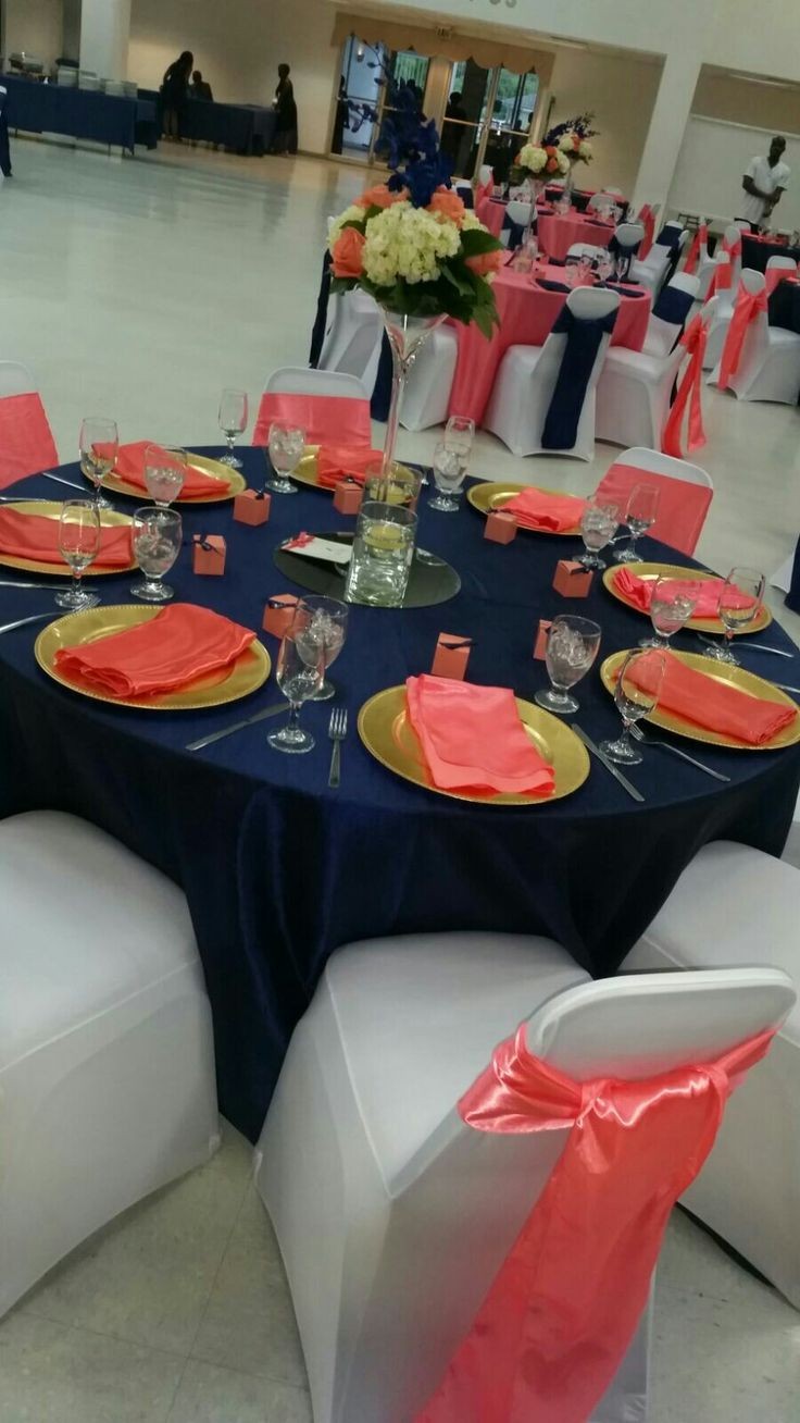 navy-blue-and-peach-spring-wedding-color-palettes