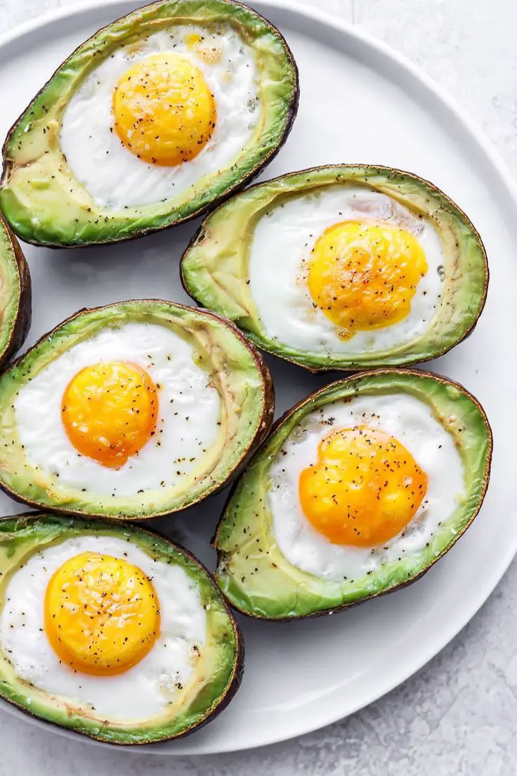 baked-avocado-eggs