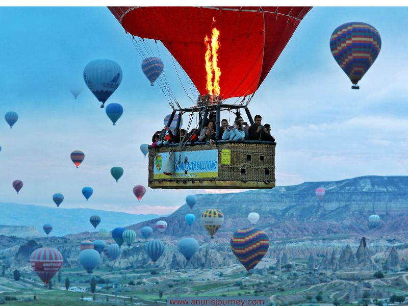 Couples-riding-on-Hot-Air-Balloon-as-an-anniversary-getaway-ideas