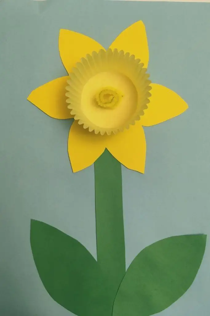 green-cupcake-liner-flower's-st-patrick's-day-crafts-for-kids