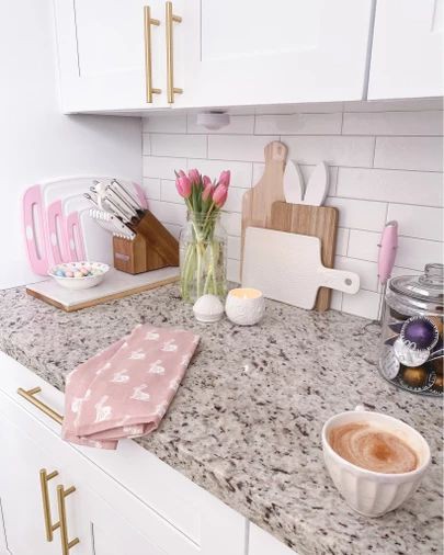 use-bright-kitchen-accessories-spring-homr-decor-ideas