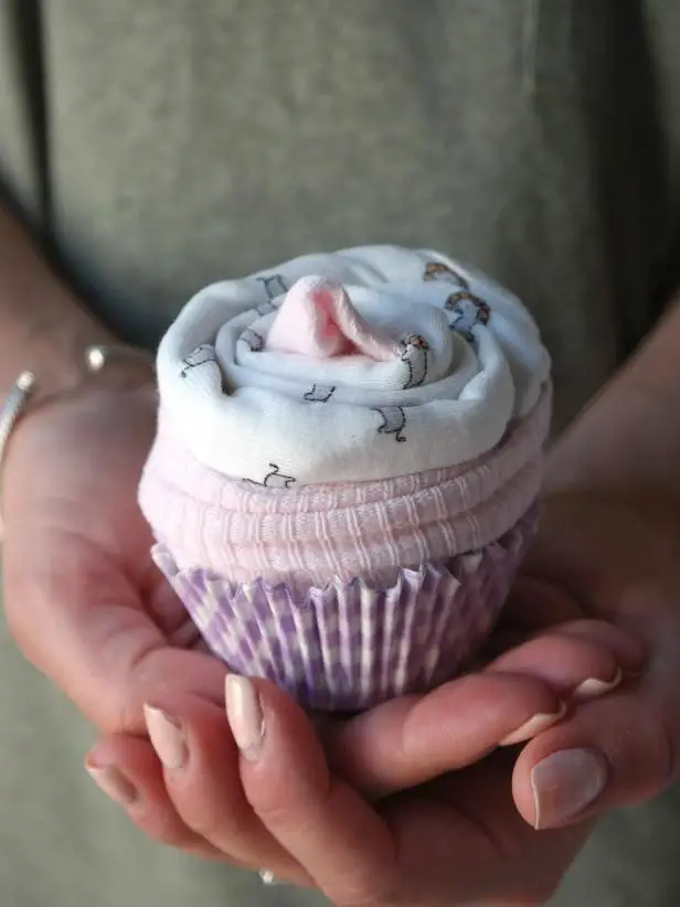 baby-onesies-cupcakes