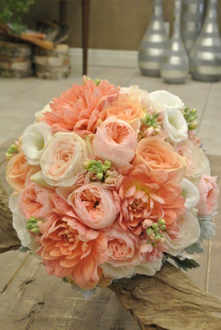 soft-peach-and-ivory-spring-wedding-color-palettes