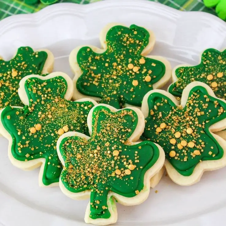 shamrock-sugar-cookies-st-patrick's-day-themed-snacks