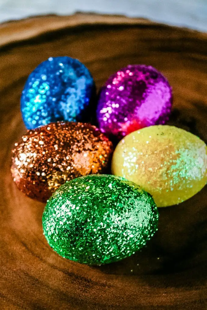 Easter-egg-with-glitter