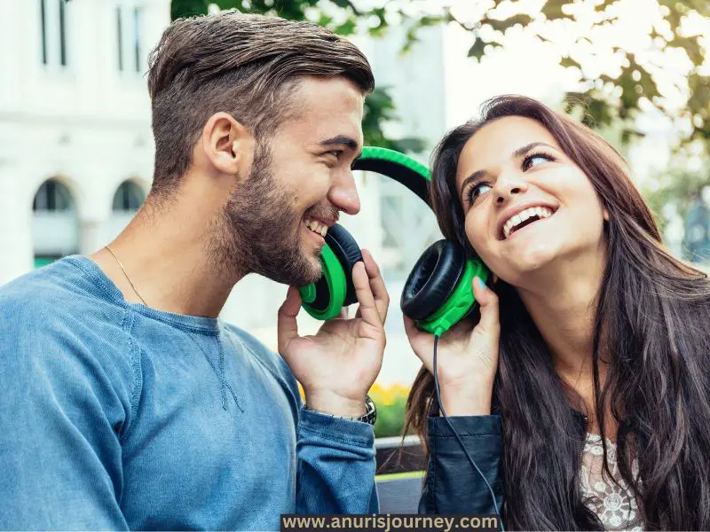 couples-listening-to-music-together