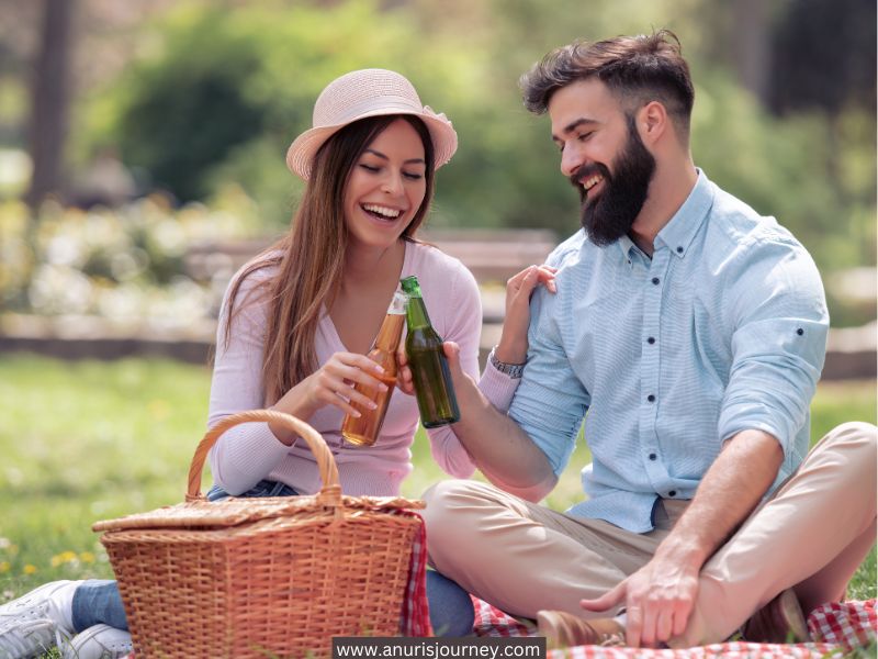 couples-picnic-as-one-of-the-ways-of-celebrating-your-wedding-anniversary