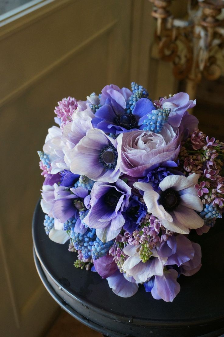 anemone-and-sweet-pea-bouquet