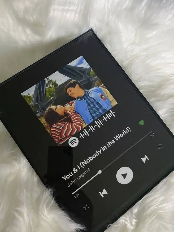 custom-song-or-playlist-anniversary-gift-ideas-for-him