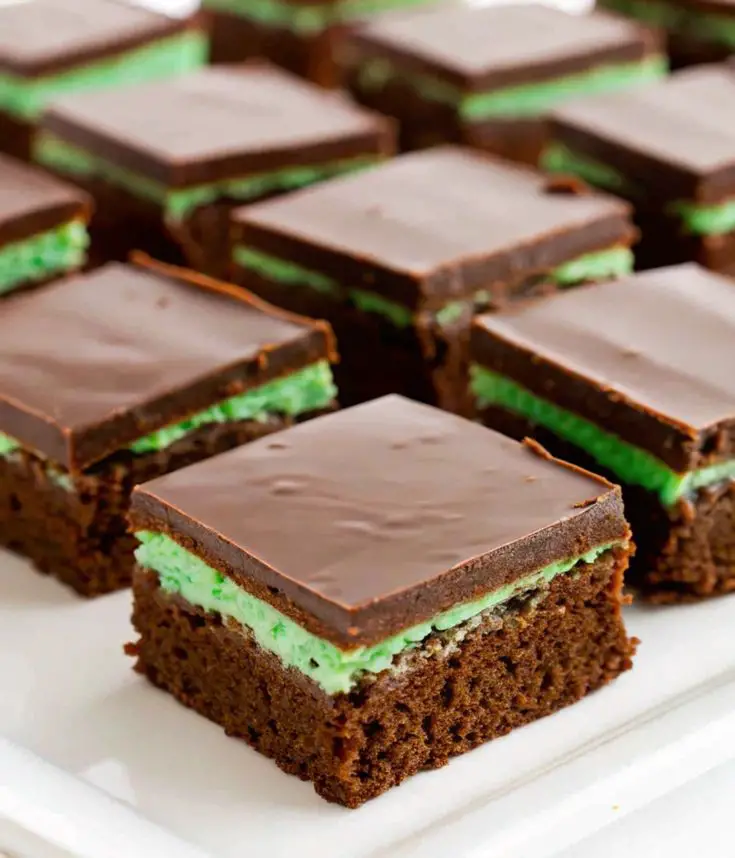 mint-chocolate-brownies-st-patrick's-day-themed-snacks