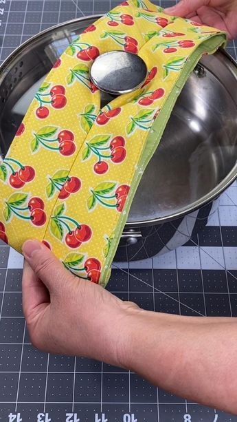 pot-lid-holder-things-to-sew-for-your-kitchen