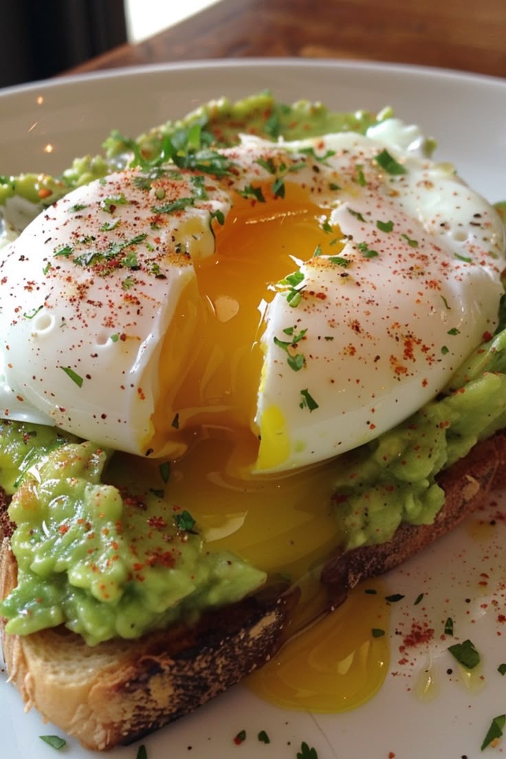 Avocado-Toast-with-Poached-Eggs