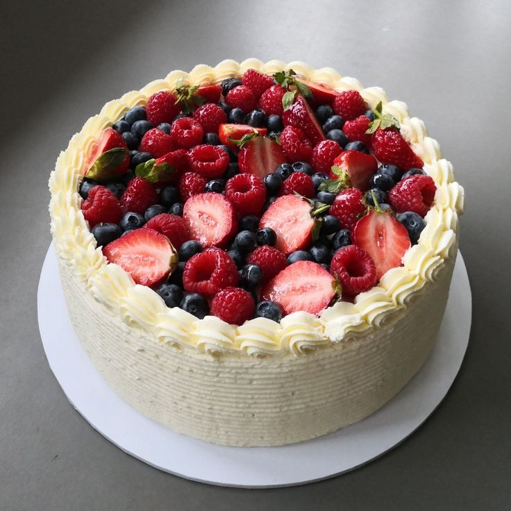 
Berries-And-Cream-Cake-as-25-Pretty-Mothers-Day-Cake-Designs-You-Can-Actually-Recreate