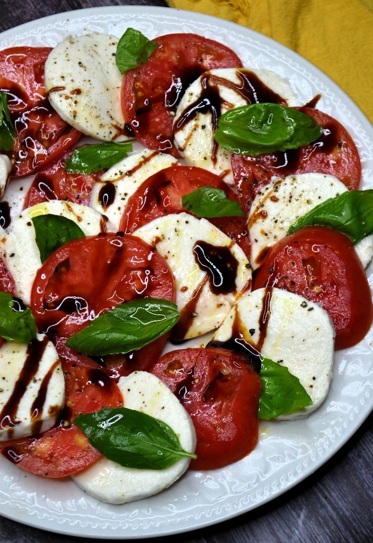 Caprese-Salad-with-Balsamic-Glaze