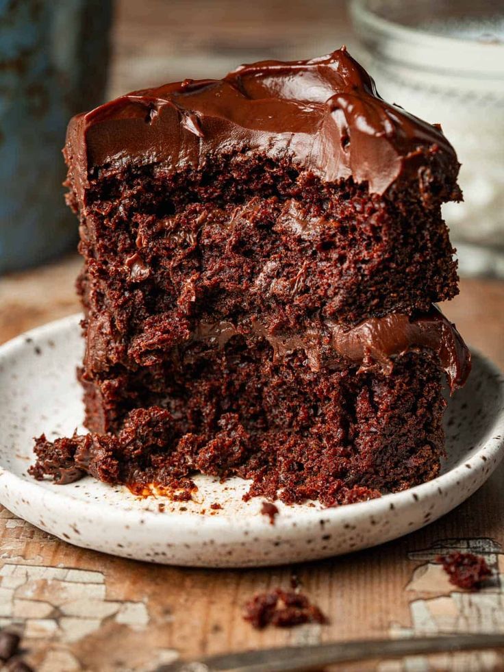 Chocolate-Cake-with-Chocolate-Ganache-as-21-Cool-Fathers-Day-Cake-Ideas-That-Will-Impress-Dad