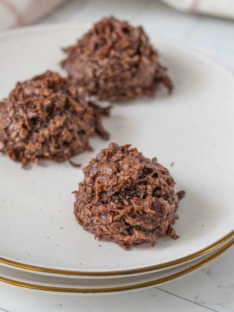 Chocolate-Coconut-Macaroons.