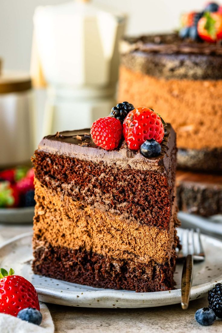 Chocolate-Mousse-Cake-as-25-Pretty-Mothers-Day-Cake-Designs-You-Can-Actually-Recreate