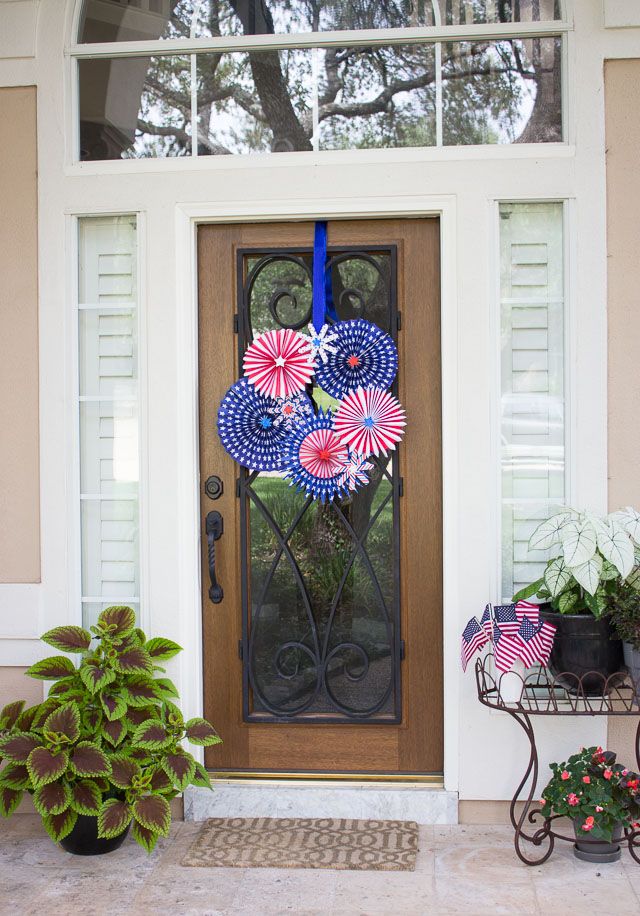 DIY-4th-of-July-Fireworks-Wreath-as-25-DIY-Firework-Inspired-Decorations-to-Make-Your-4th-of-July-Pop