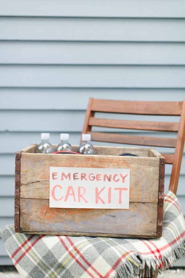 DIY-Car-Emergency-Kit.