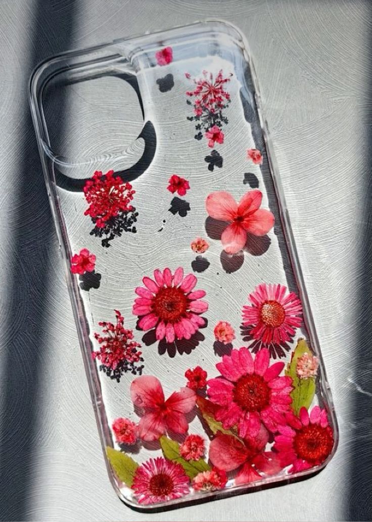 DIY-Pressed-Flower-Phone-Case.-as-27-Thoughtful-DIY-Mothers-Day-Gifts-That-Look-Expensive-but-Are-Easy-to-Make