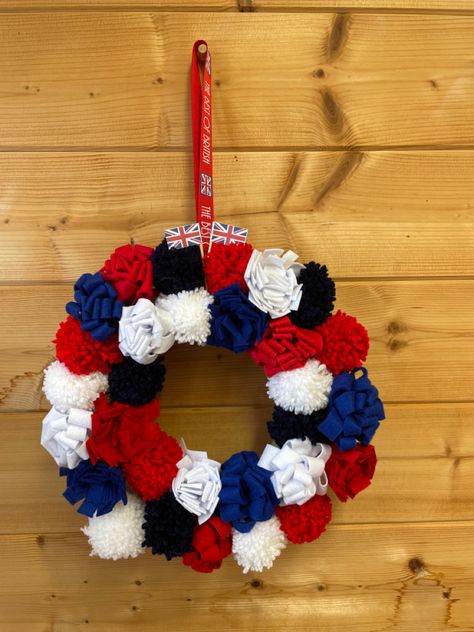 Felt-Wreath-with-Pom-Poms.