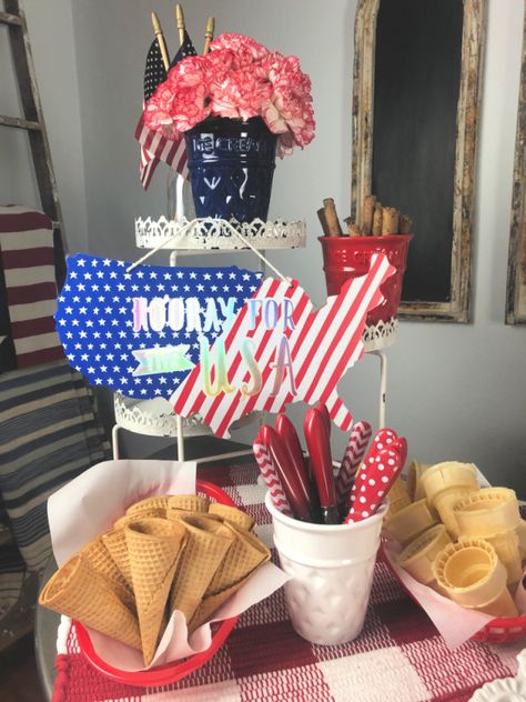 Fourth-of-July-Ice-Cream-Sundae-Bar