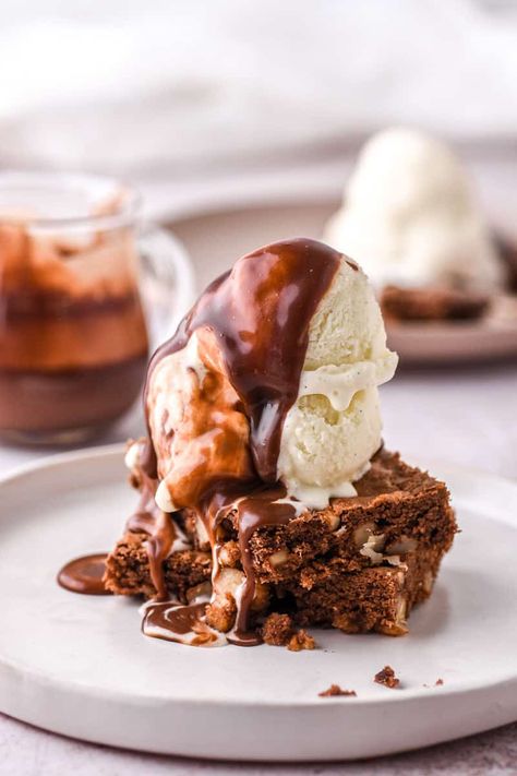 Fudgy-Brownie-Sundaes